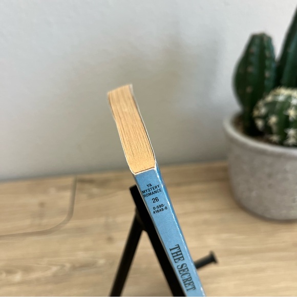 The Secret by Carol Beach York Vintage 1984 YA Mystery Romance Paperback - Picture 5 of 11